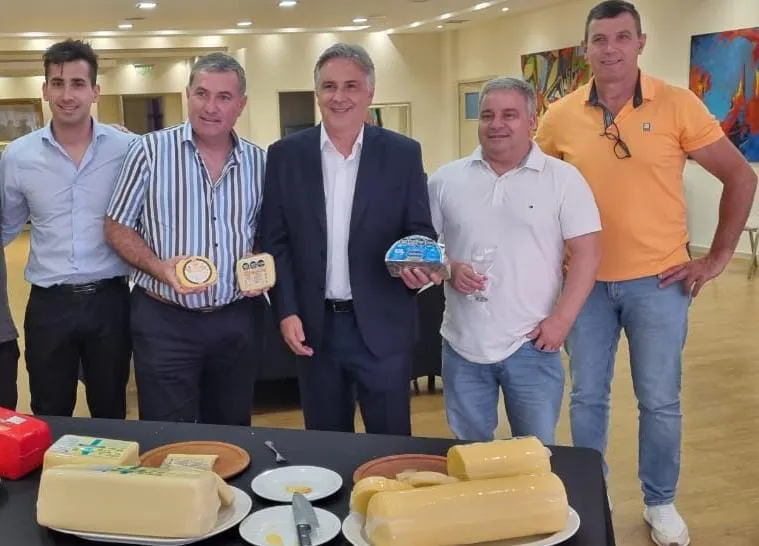 El Gobernador Llaryora se reunió con empresarios queseros de Córdoba y Brasil