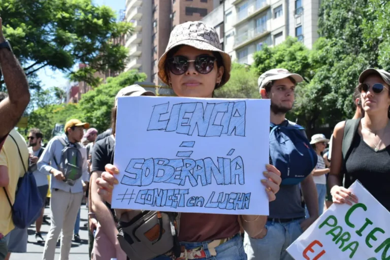 Córdoba: casi 50 mil personas marcharon contra el mega DNU y el proyecto de «Ley Ómnibus» de Milei