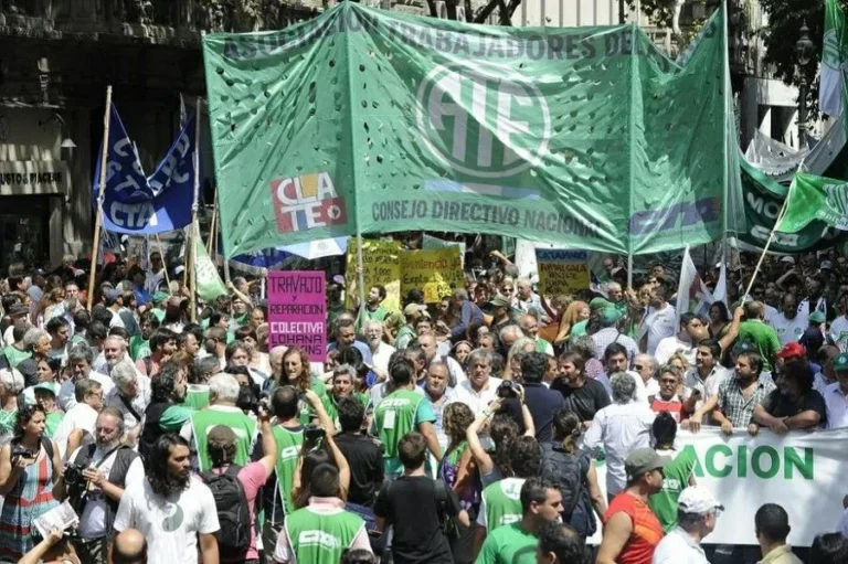 El Gobierno convocó a trabajadores estatales para tratar paritarias este viernes