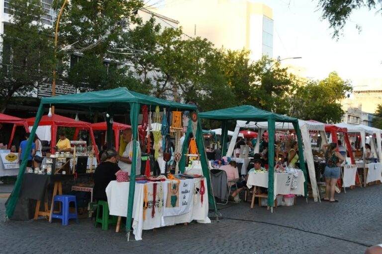 Este domingo: Pizza, empanadas y música en la Peatonal de la 25
