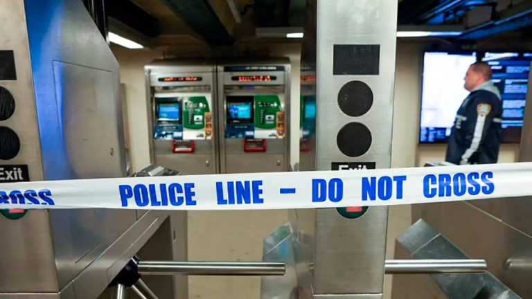 Un tiroteo en una estación de subte en Nueva York dejó un muerto y varios heridos
