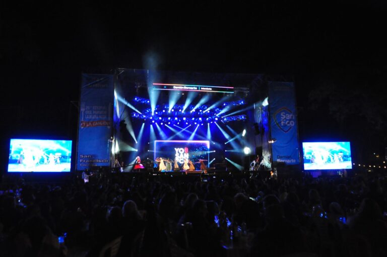 Transmisión en vivo del Festival del Humor, la Buena Mesa y la Canción en Radio Estación 102.5