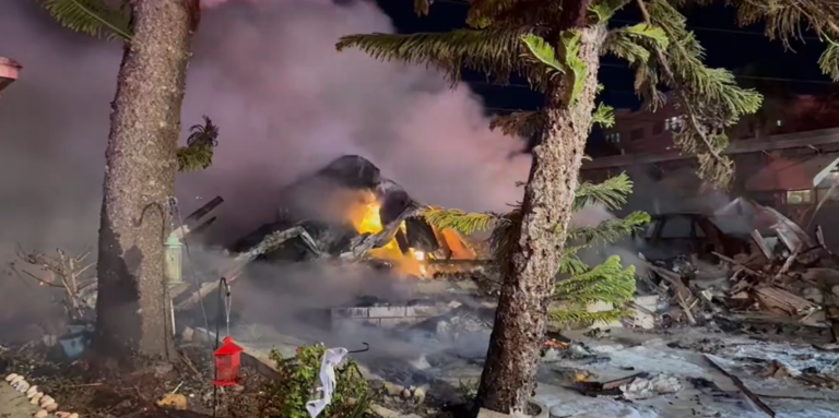 Una avioneta se estrelló sobre un parque de casas rodantes en el noroeste de Florida: se reportan varios muertos
