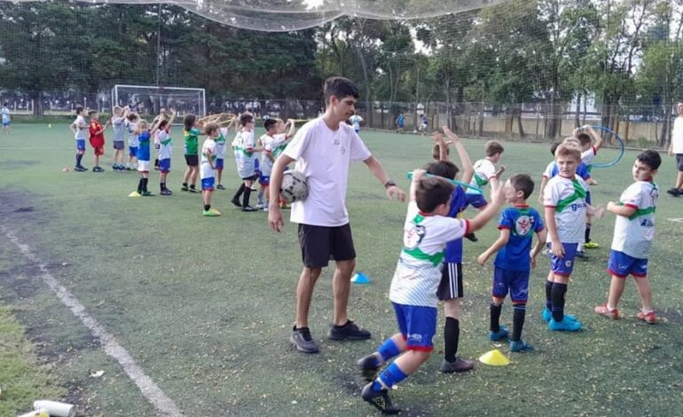  Comienzan las clases en la Escuela de Fútbol «Juan Manuel Aróstegui» con récord de inscripciones para el 2024