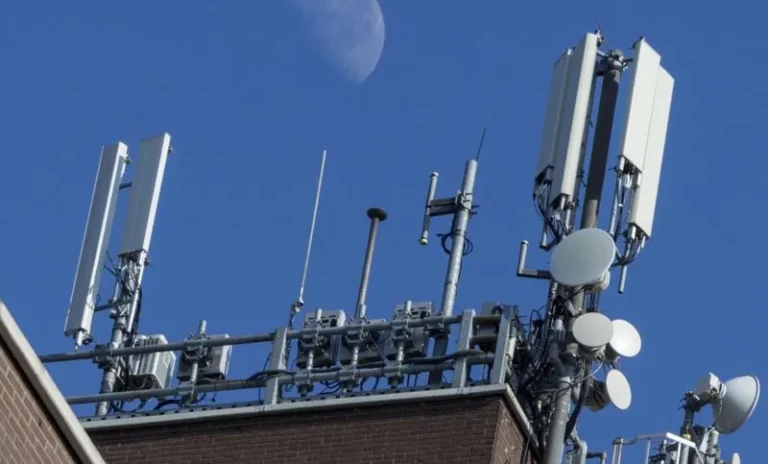 El Enacom autoriza a operar en el país a tres empresas que ofrecen internet satelital