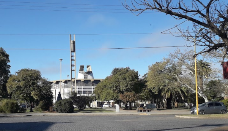 La ciudad afronta un fin de semana con intenso calor y alerta amarilla
