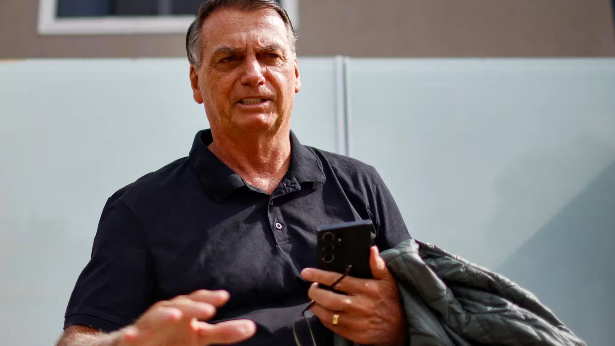 Bolsonaro se refugió durante dos días en la embajada de Hungría y buscan confirmar si trató de pedir asilo