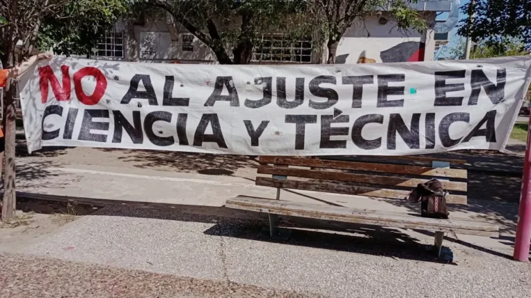 El Gobierno echó a más de 100 trabajadores del Conicet y empieza la «paralización» del organismo