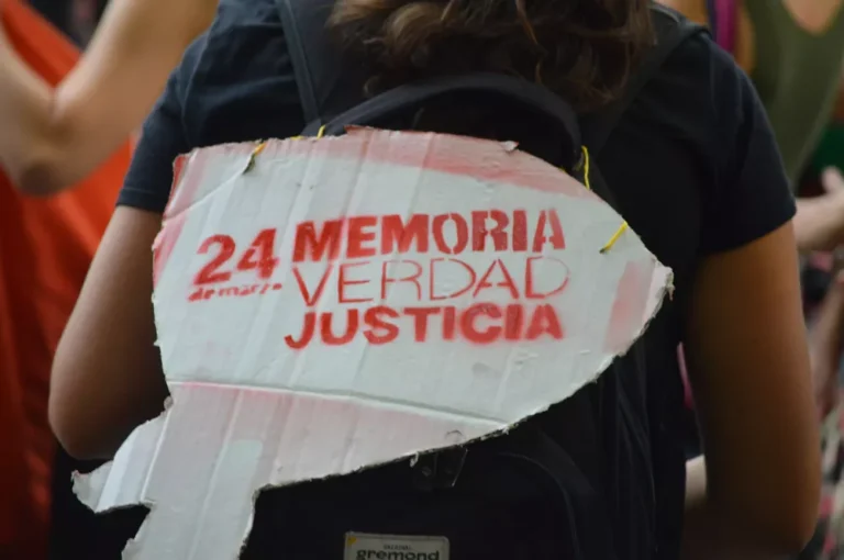 Ataque político: abusan y amenazan de muerte a una militante de HIJOS