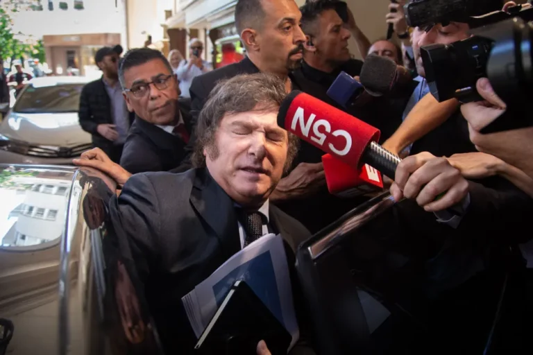 Tras aumentarse el sueldo y quedar en evidencia, Milei despidió a su secretario de Trabajo, Omar Yasín
