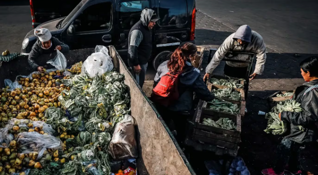  Un informe de la ONU alertó que se perdieron 1000 millones de toneladas de alimentos en el mundo en 2022