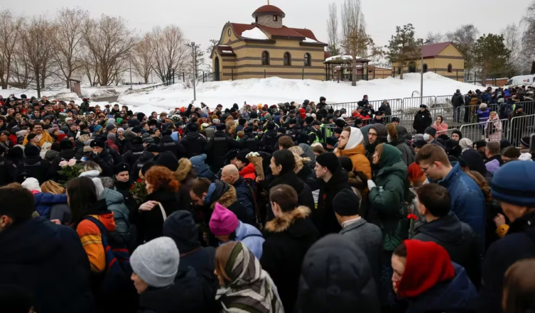 La policía rusa detuvo a más de 50 personas tras el funeral del principal opositor a Vladimir Putin