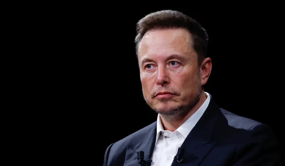 Elon Musk se burló de la caída de Instagram y Facebook en Twitter.