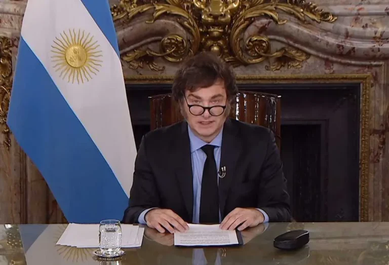 Cadena nacional: el Presidente anunció el superávit del primer trimestre y ratificó el ajuste