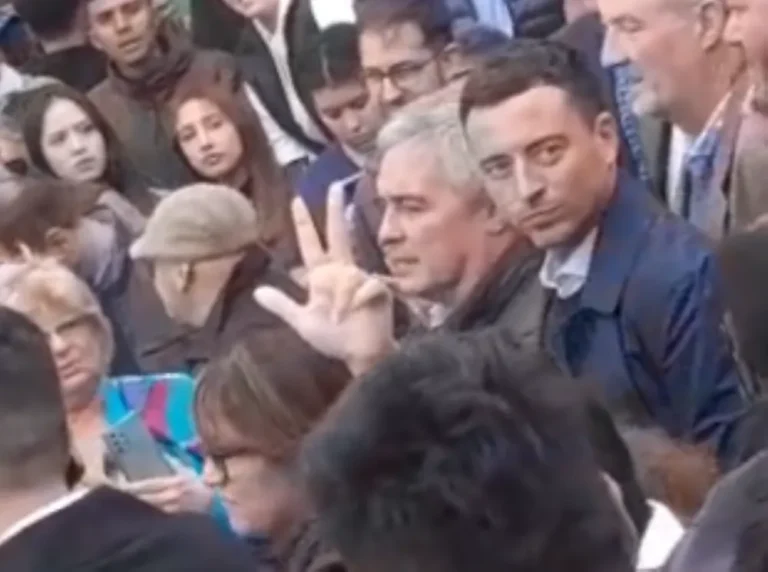 Córdoba: Rodrigo de Loredo fue blanco de insultos en la Marcha Federal Universitaria