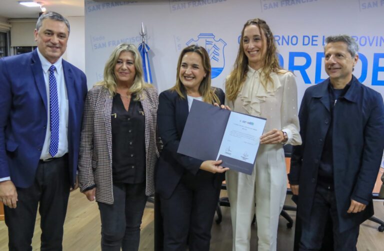 Emotivo reconocimiento de la Legislatura a la trayectoria de Vanina Guntero