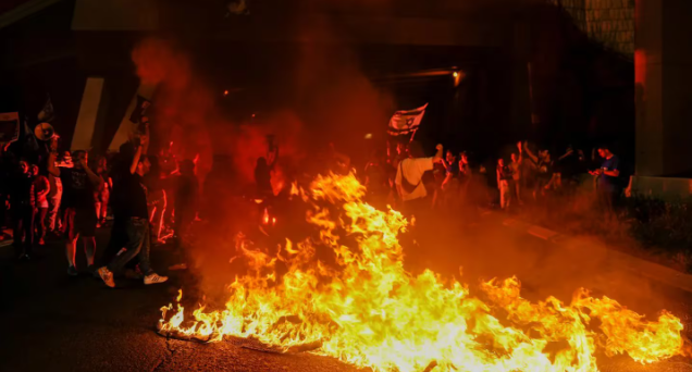 Miles de israelíes desplegaron la mayor protesta contra el gobierno desde que comenzó la guerra en Gaza