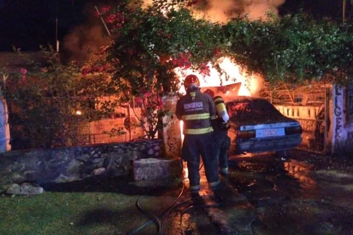 Explosión e incendio en un taller mecánico en barrio Cerrito: dos personas resultaron con quemaduras