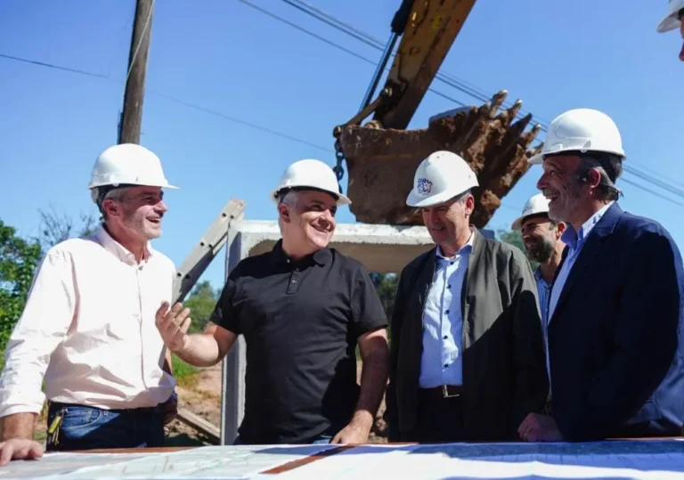 Obra pública: Llaryora y Passerini supervisaron la construcción de un desagüe en zona noroeste
