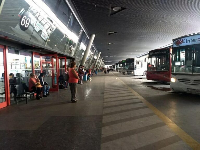 Sin acuerdo en el reclamo salarial: rige el paro por 24 horas en el transporte interurbano