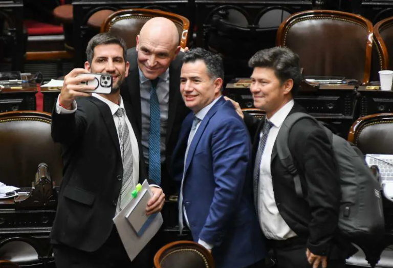 Con la sanción en Diputados de la Ley Bases, Milei obtuvo su primera victoria parlamentaria