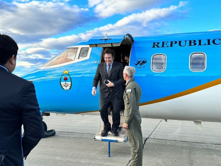 Milei se prepara para volar por sexta vez al exterior: ¿cuánto lleva gastado en viajes?