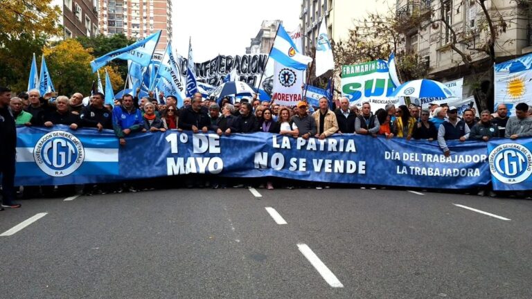 El Gobierno dice que el paro perjudicó a los trabajadores y confirmó que no dará marcha atrás con ninguna medida pese a la presión de la CGT