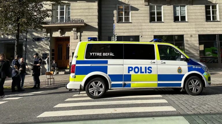 Un tiroteo cerca de la embajada de Israel en Suecia obligó a acordonar la zona para registrar domicilios