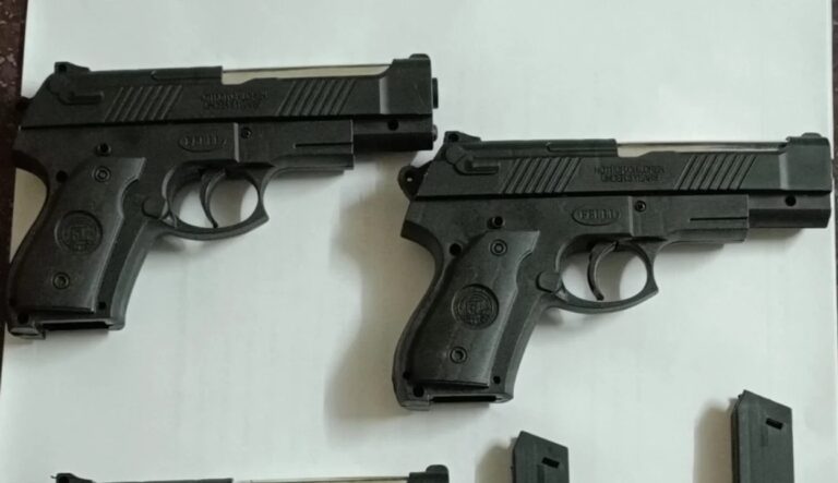 Córdoba: Detuvieron a tres niños de 14 y 15 años con réplicas de pistolas