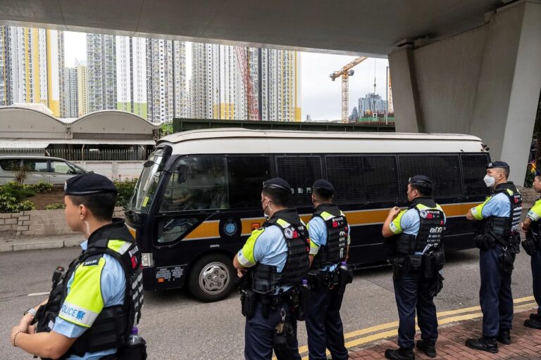 China cierra el cerco ideológico sobre Hong Kong: condenan a 14 activistas prodemocracia por subversión