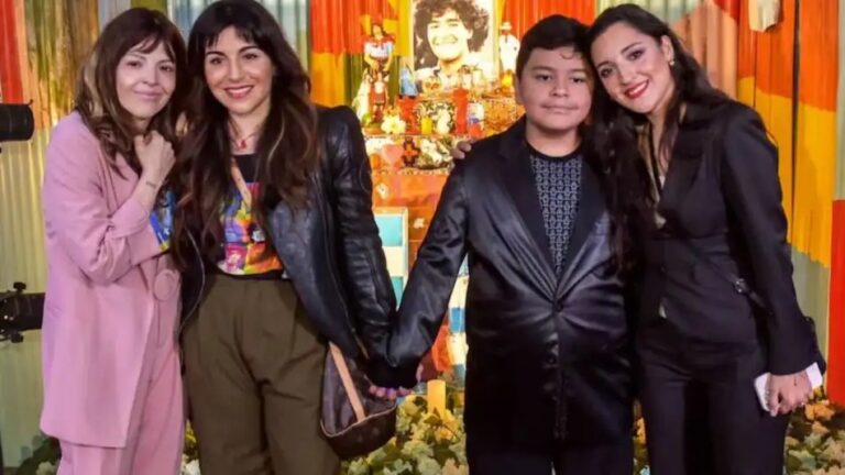 Diego Vive: Dalma, Gianinna, Jana, Diego Junior y Dieguito Maradona juntos en la muestra del Diez