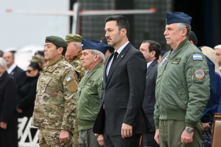 Petri encabezó el acto por el aniversario del bautismo de fuego de la Fuerza Aérea