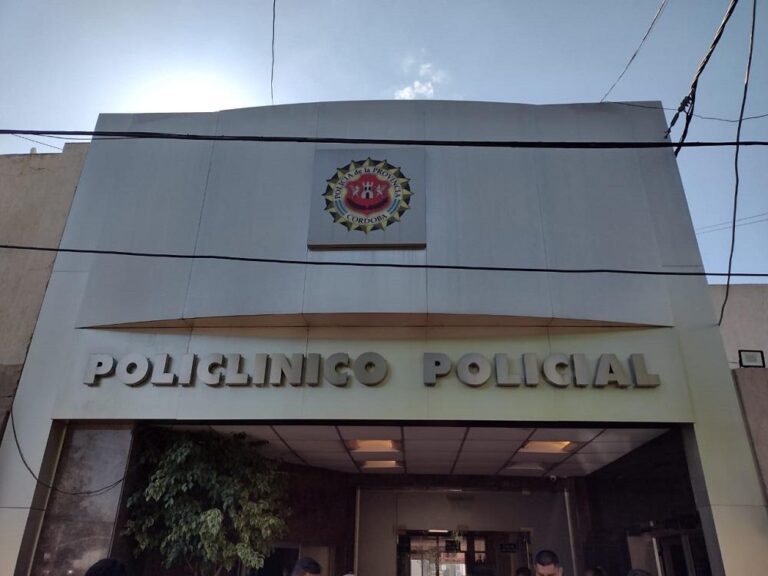 Dos policías que estaban de franco sufrieron diversas heridas, al ser asaltados en su domicilio