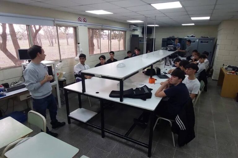 Docentes de UTN capacitaron a estudiantes del IPET N°50 y N°264