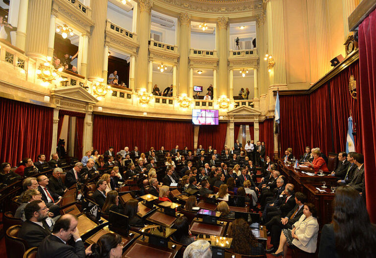 La Ley Bases y el paquete fiscal van por separado en el Senado: las claves de una maratónica sesión