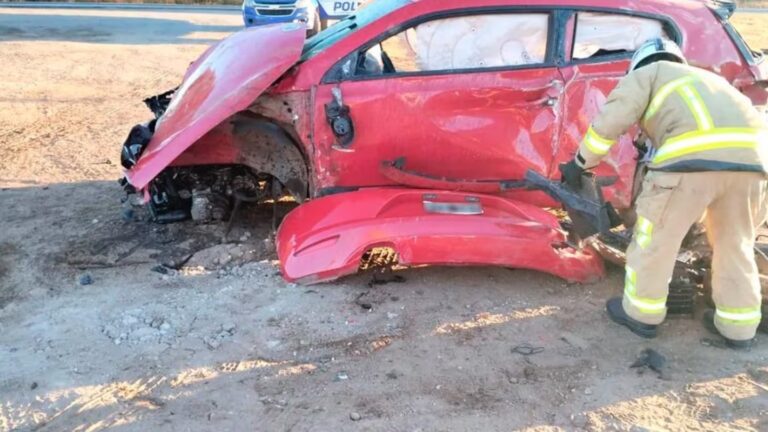 Un chico de 13 años manejó un auto sin permiso, despistó y salió despedido