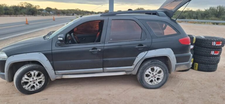 Córdoba: viajaba con cubiertas de contrabando, intentó sobornar a la Policía y fue detenido