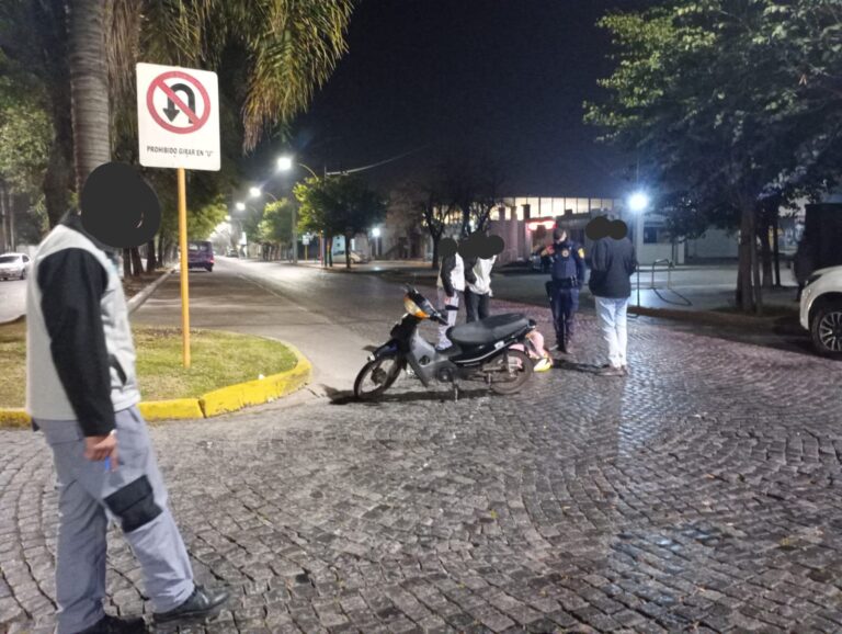 Resbaló en el adoquinado y fue hospitalizada
