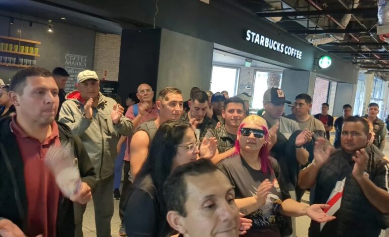  Guardias de seguridad protestaron en un conocido shopping de Córdoba