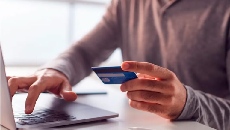 Condenaron a una empresa por hacerle débitos automáticos al dueño de una tarjeta de crédito en Córdoba