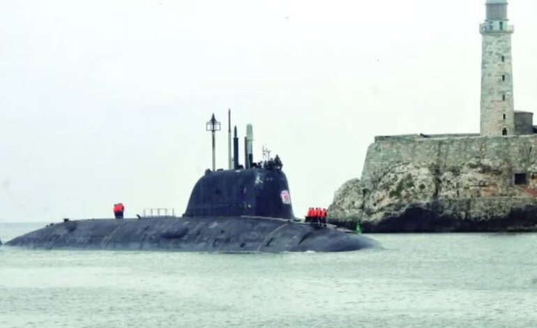  Estados Unidos mandó un submarino a Guantánamo, mientras que Rusia realiza ejercicios militares en Cuba