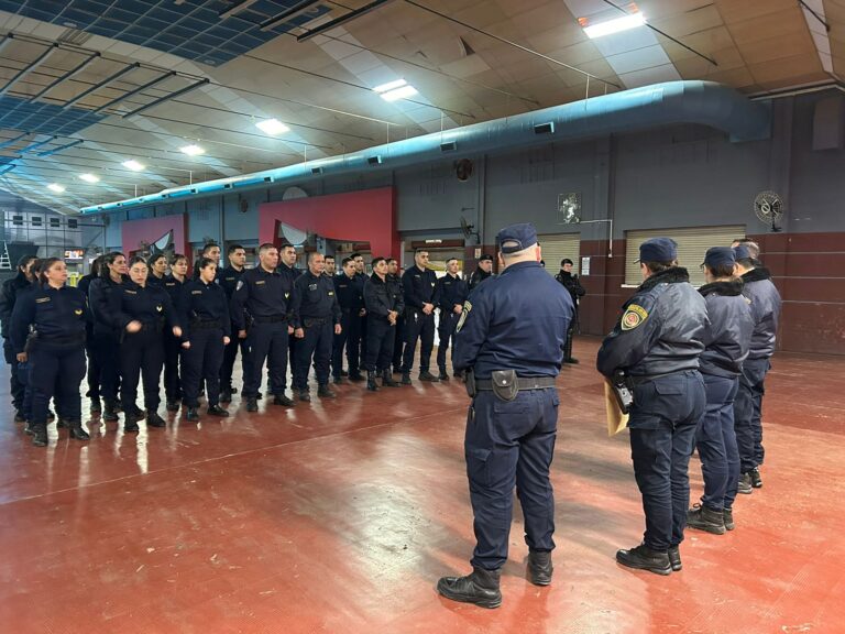 Efectivo operativo de seguridad en el baile de Eugenia Quevedo y LBC