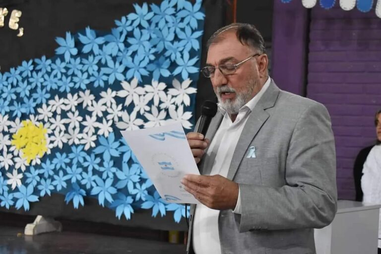 Estudiantes de Frontera prometieron lealtad a la Bandera junto al Intendente
