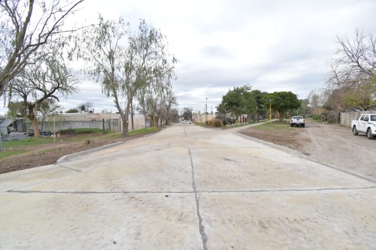 Ya están pavimentados todos los cruces de vías del exferrocarril Mitre