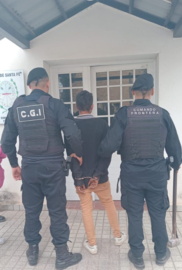 Ladrón es arrestado después de ser visto por un vecino