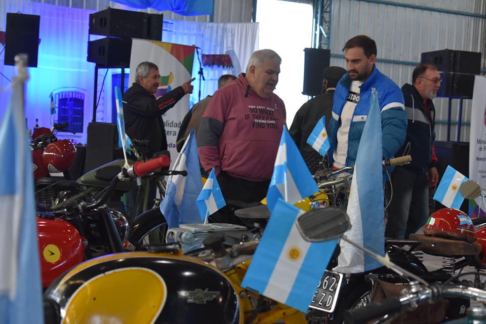 Motos
