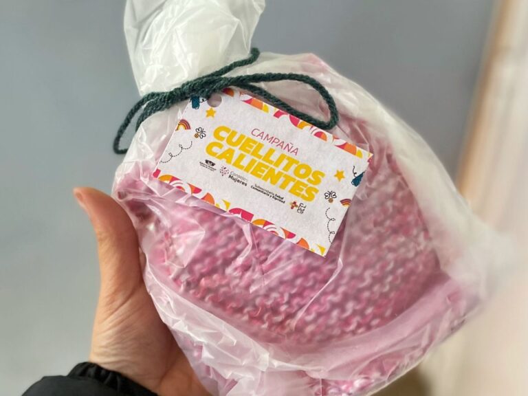 Campaña ‘Cuellitos Calientes’: Arroyito entrega cuellitos tejidos