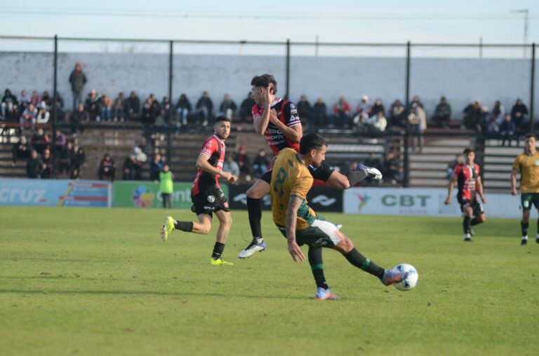 Vestido de gala, Sportivo igualó en Pergamino