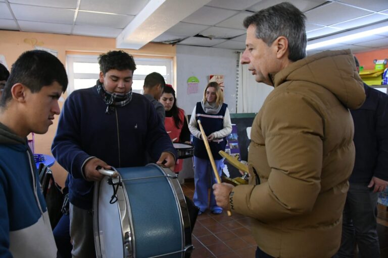 Donaron instrumentos musicales a la escuela ‘Don Orione’