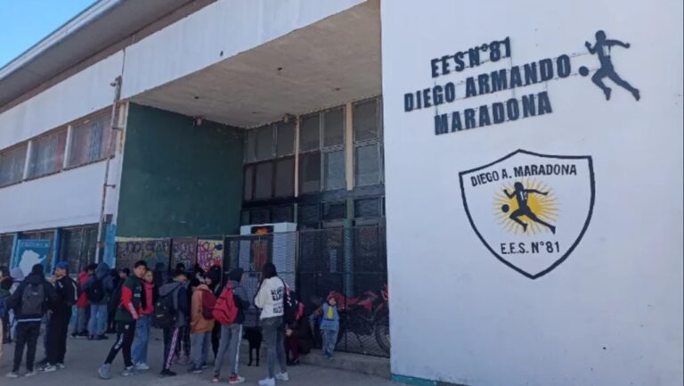 El primer colegio en llamarse «Diego Maradona», elegido por sus alumnos